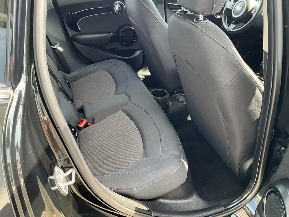 Mini Cooper 1.5 Cooper Camden Edition uit 2023, foto 8