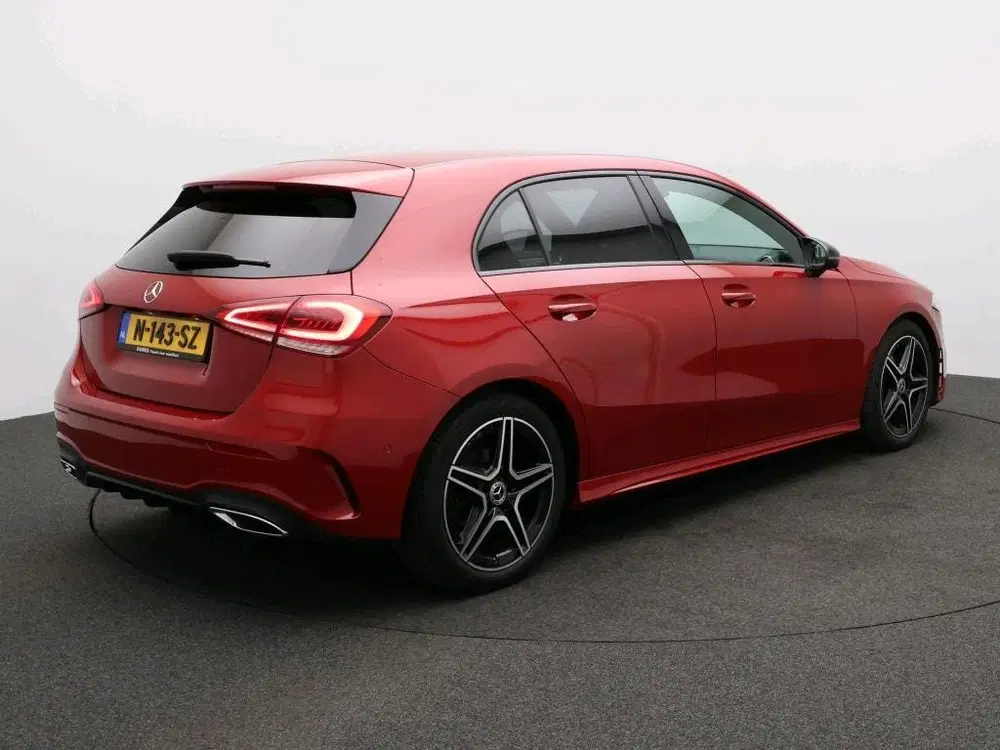 Mercedes-Benz A-Klasse 180 AMG Nightpakket uit 2022, foto 2