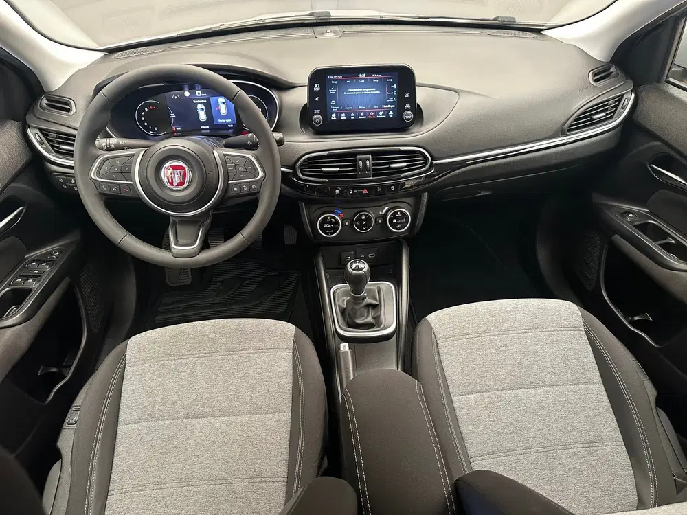 Fiat Tipo 1.0 Cross uit 2023, foto 3