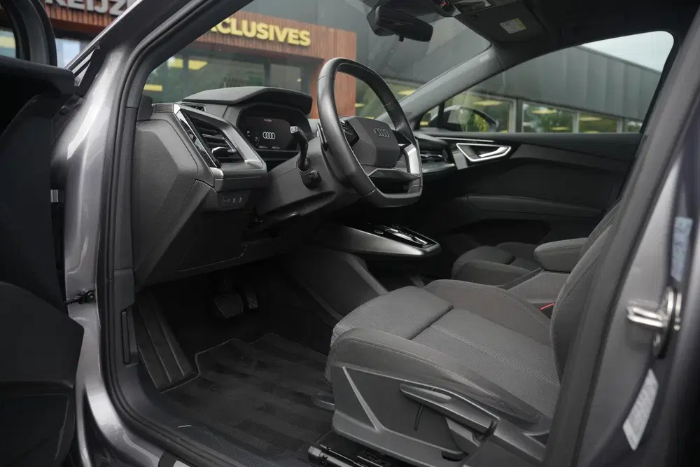 Audi Q4 e-tron 35 Launch edition Advanced 55 kWh Verkeers uit 2021, foto 2