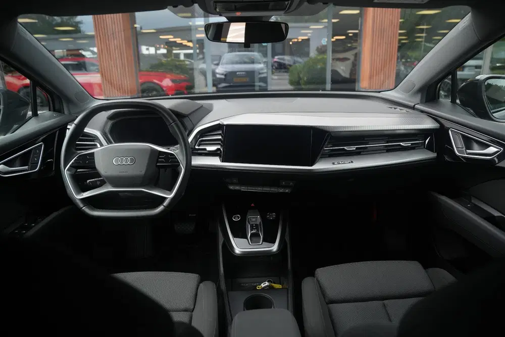 Audi Q4 e-tron 35 Launch edition Advanced 55 kWh Verkeers uit 2021, foto 4