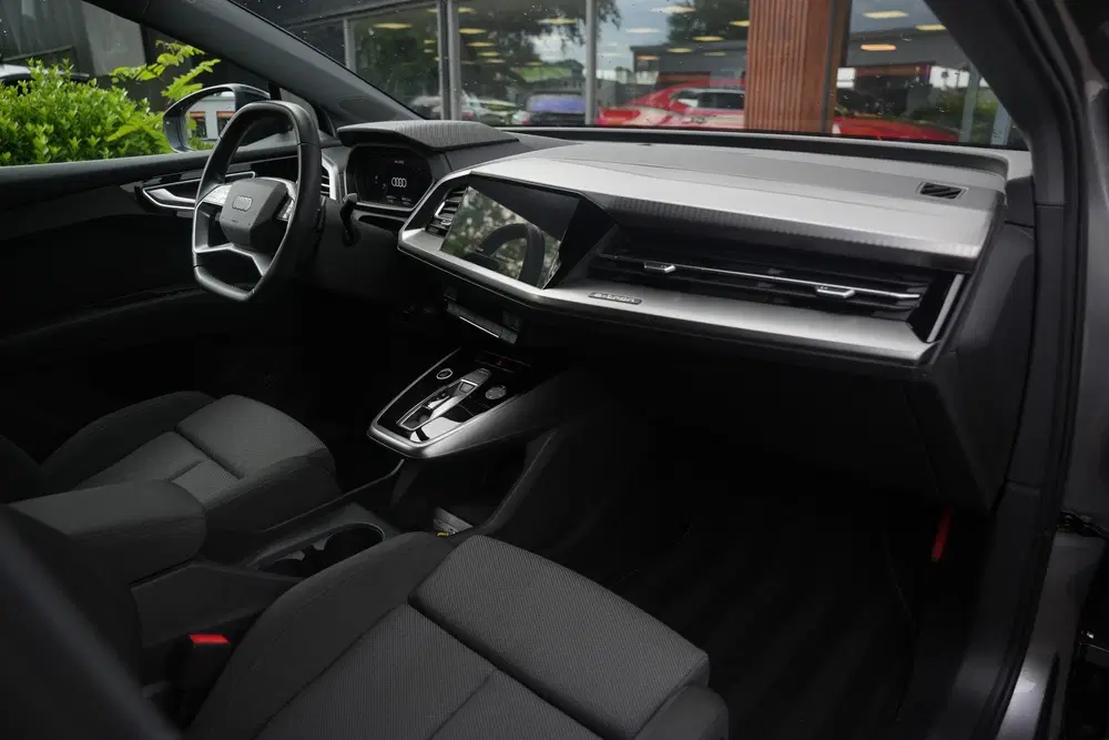 Audi Q4 e-tron 35 Launch edition Advanced 55 kWh Verkeers uit 2021, foto 8