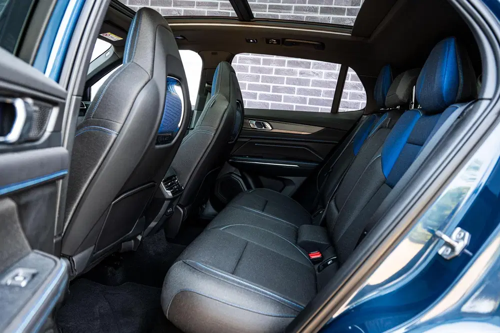 Lynk & Co 01 1.5 Plug-in Hybrid uit 2023, foto 11