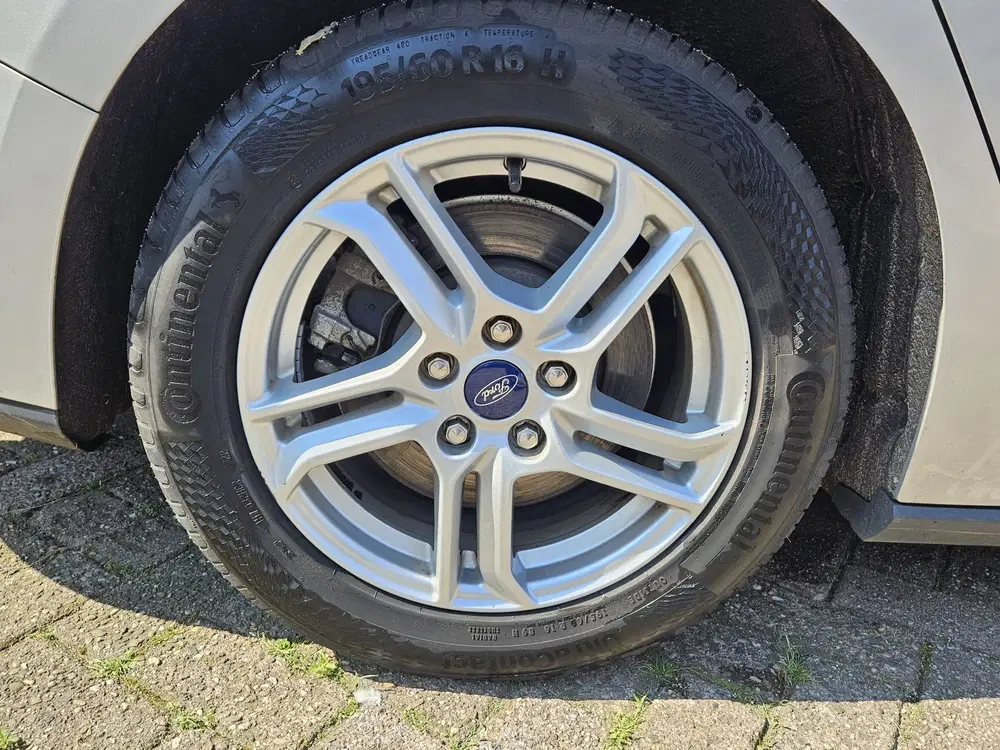 Ford Focus 1.0 EcoBoost NAVI TEL LM PDC CAMERA uit 2019, foto 5