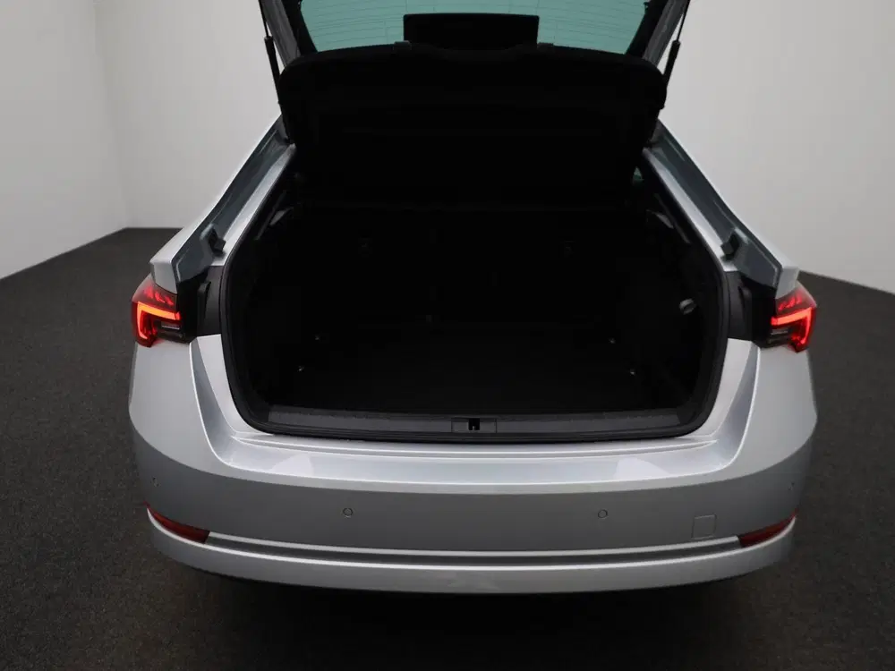 Skoda Octavia 1.0 e-TSI Sport Business uit 2022, foto 13