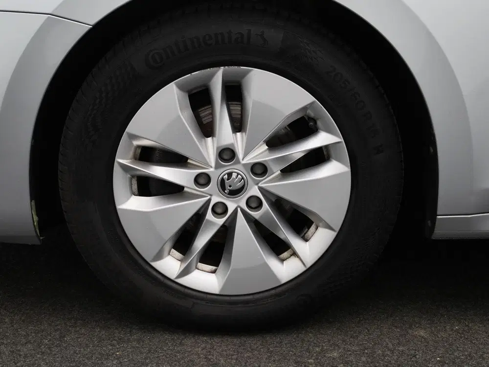 Skoda Octavia 1.0 e-TSI Sport Business uit 2022, foto 14