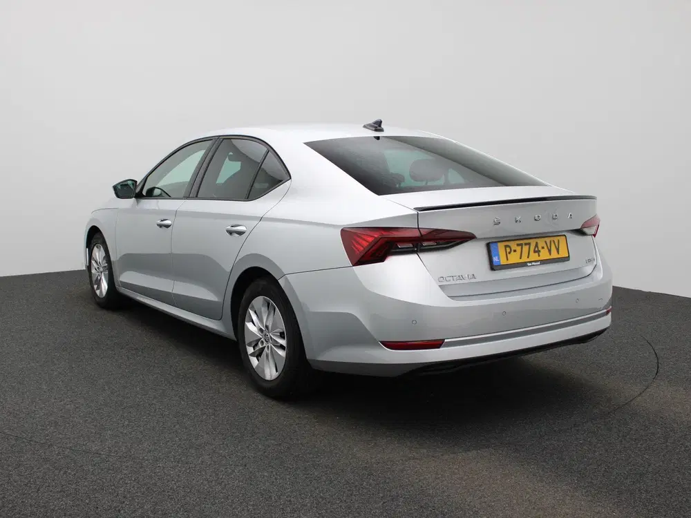 Skoda Octavia 1.0 e-TSI Sport Business uit 2022, foto 2