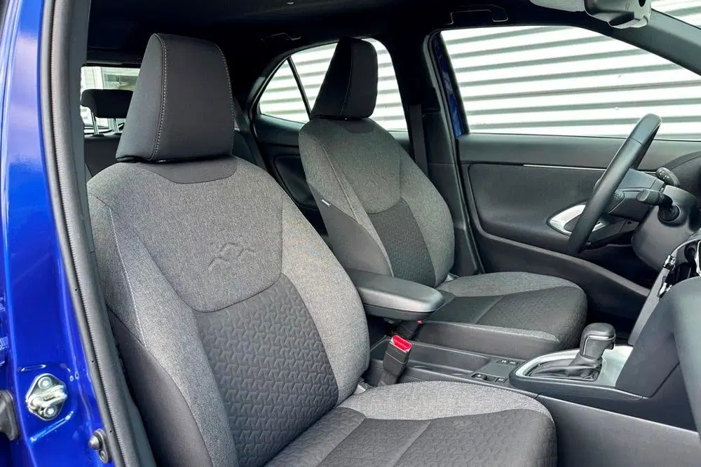 Toyota Yaris Cross 1.5 Hybrid Dynamic Bi-Tone Navi uit 2023, foto 14