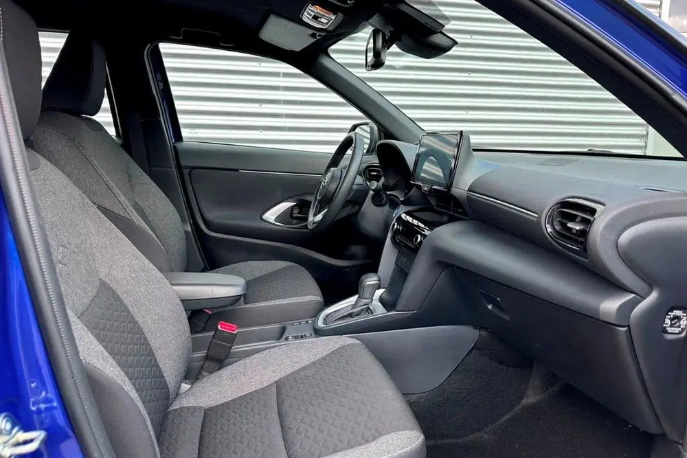 Toyota Yaris Cross 1.5 Hybrid Dynamic Bi-Tone Navi uit 2023, foto 4