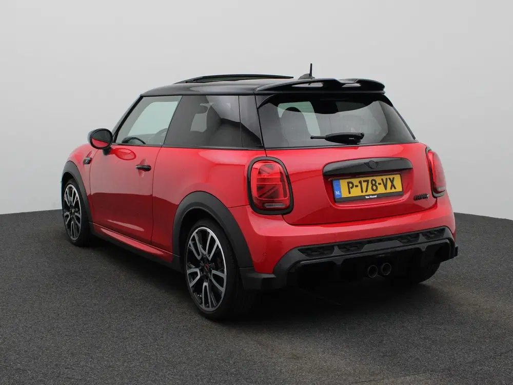 Mini John Cooper Works 2.0 Cooper S John Cooper Works uit 2022, foto 2