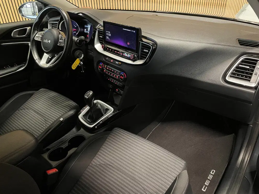 Kia Ceed 1.5 T-GDi DynamicLine uit 2022, foto 8