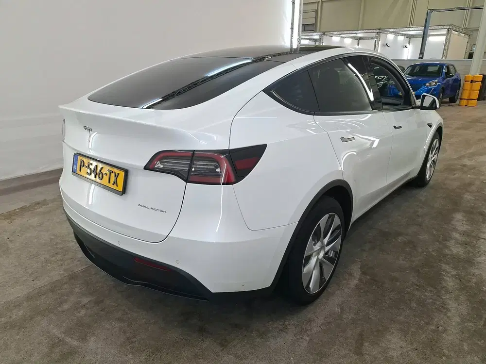 Tesla Model Y 75 kWh 351pk Long Range AWD uit 2022, foto 5