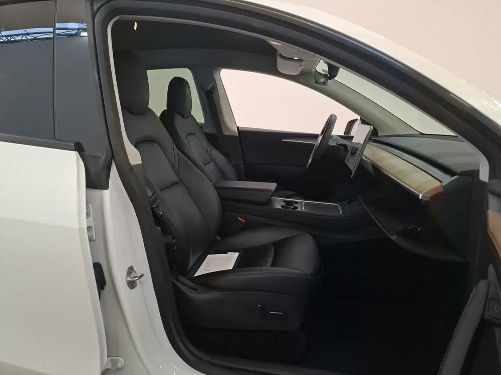 Tesla Model Y 75 kWh 351pk Long Range AWD uit 2022, foto 7