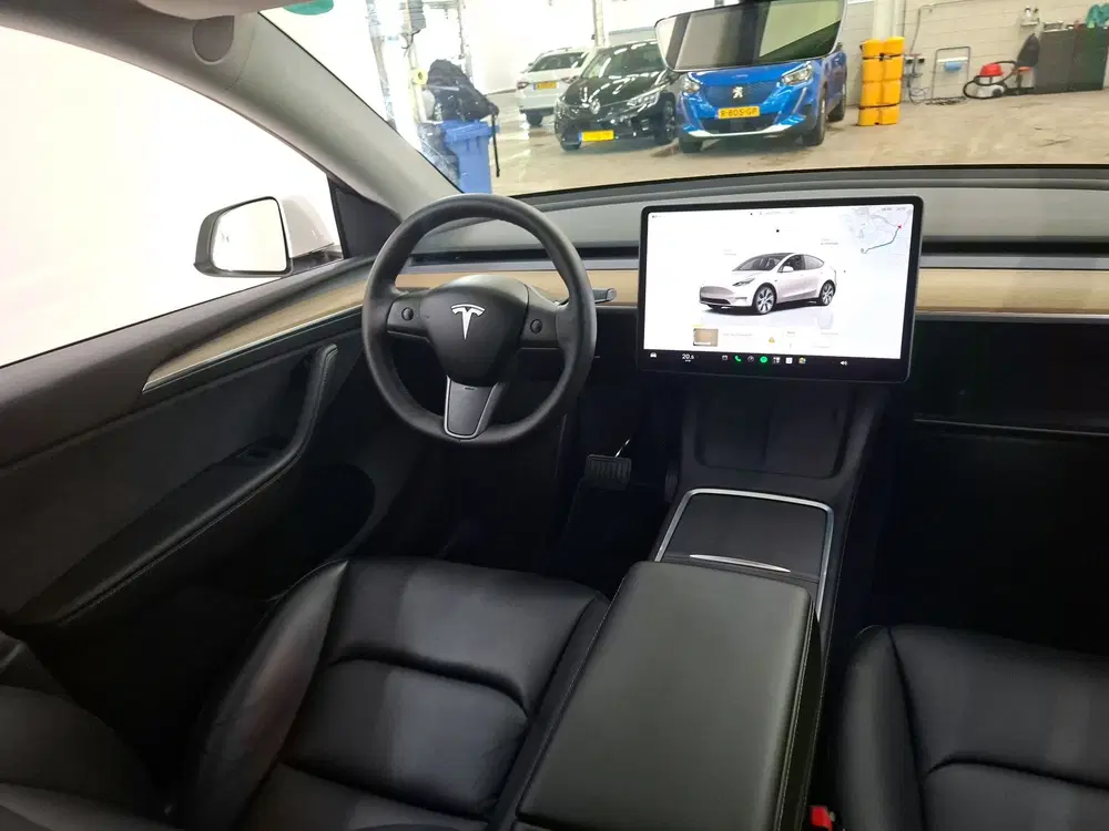 Tesla Model Y 75 kWh 351pk Long Range AWD uit 2022, foto 9