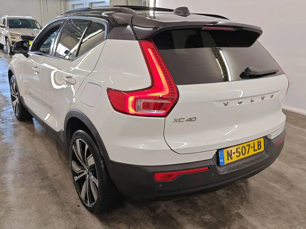 Volvo XC40 78kWh 408pk Recharge Twin Pro uit 2021, foto 2