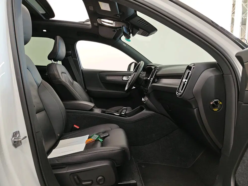 Volvo XC40 78kWh 408pk Recharge Twin Pro uit 2021, foto 7