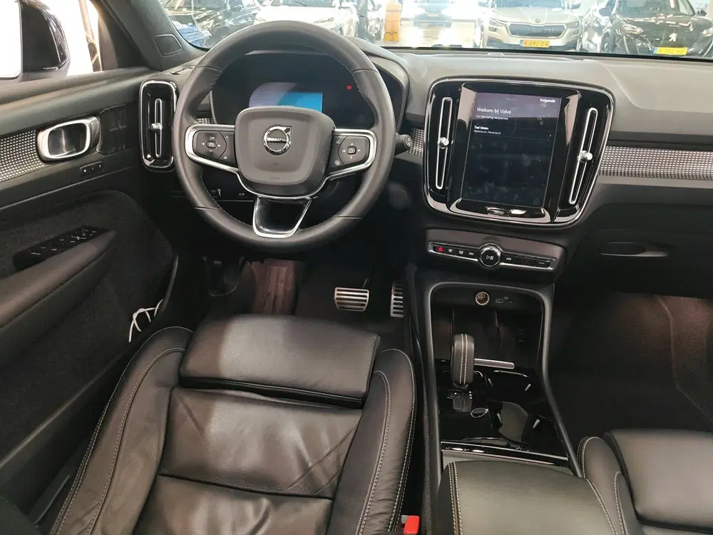 Volvo XC40 78kWh 408pk Recharge Twin Pro uit 2021, foto 9