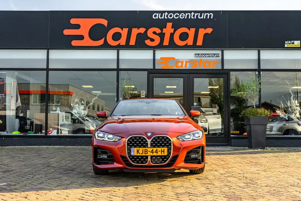 BMW 4-serie 420i High Executive uit 2024, foto 2