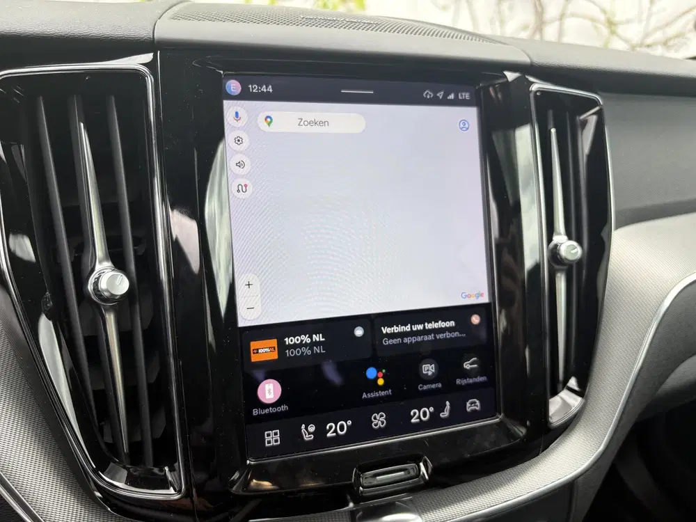 Volvo XC60 2.0 T6 Plug-in Hybrid AWD R-Design uit 2022, foto 11