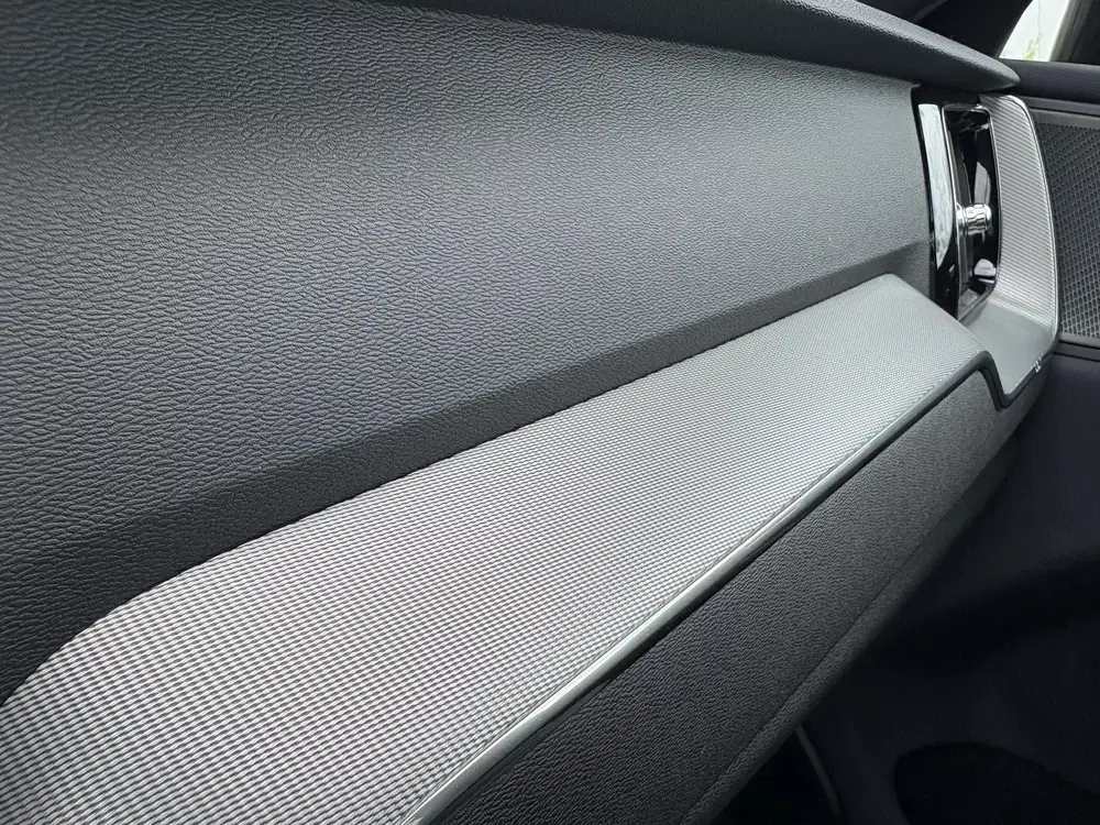 Volvo XC60 2.0 T6 Plug-in Hybrid AWD R-Design uit 2022, foto 15