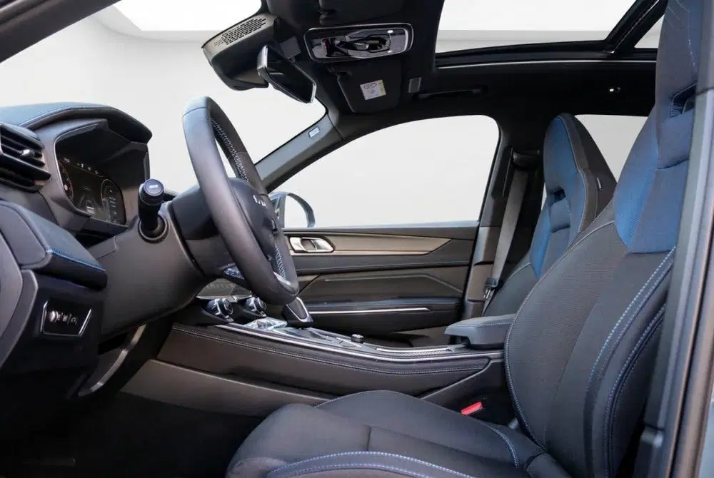 Lynk & Co 01 1.5 PHEV 262PK Stuurverwarming uit 2025, foto 11