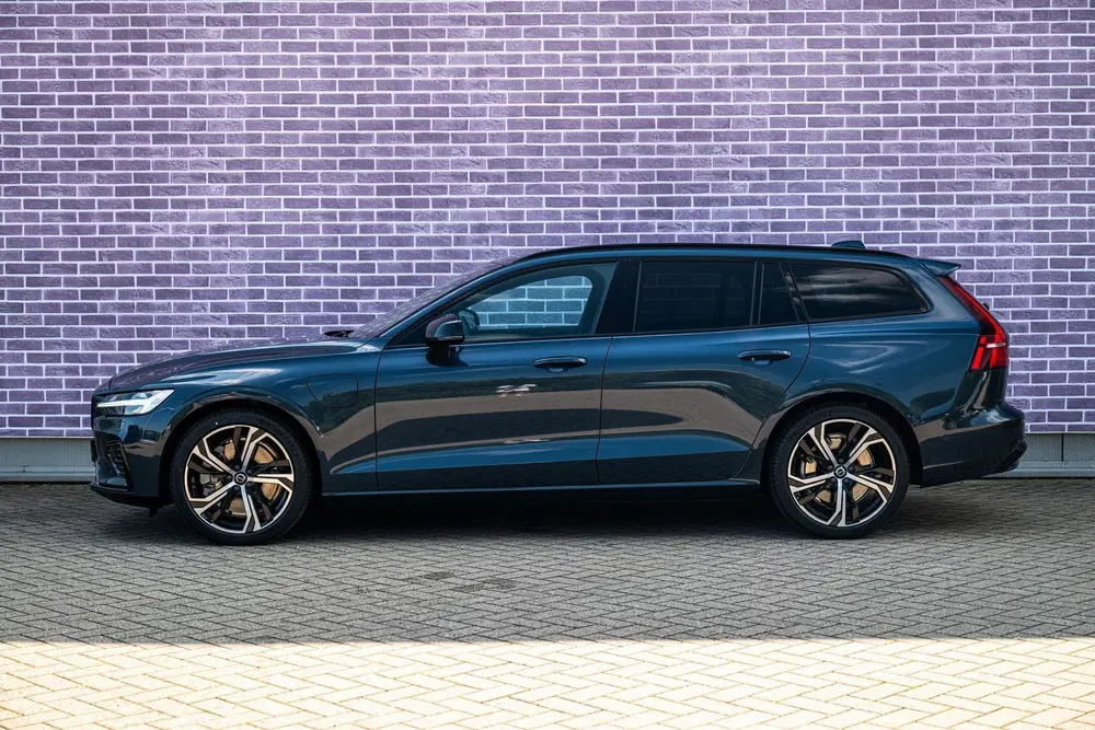 Volvo V60 T6 Plug-in hybrid AWD Ultra Dark uit 2026, foto 5