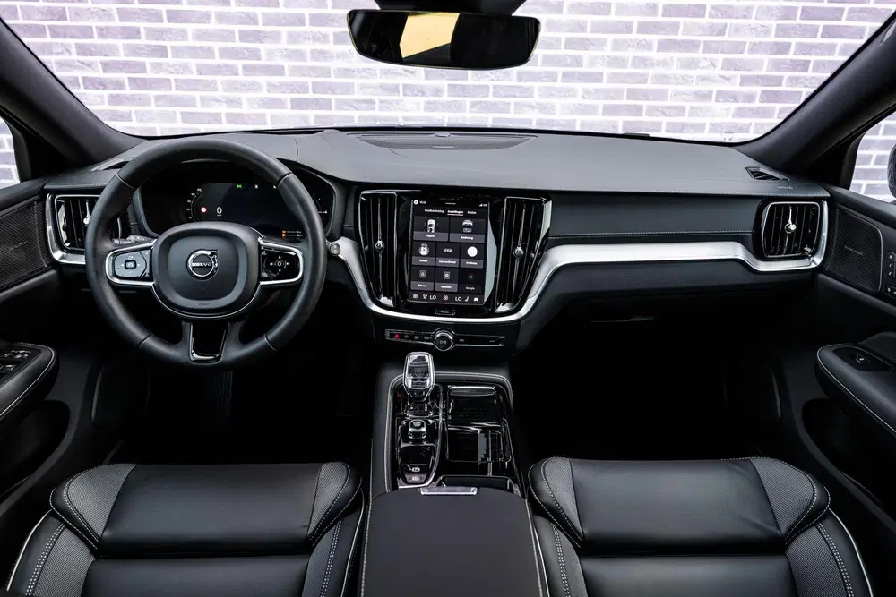 Volvo V60 T6 Plug-in hybrid AWD Ultra Dark uit 2026, foto 6