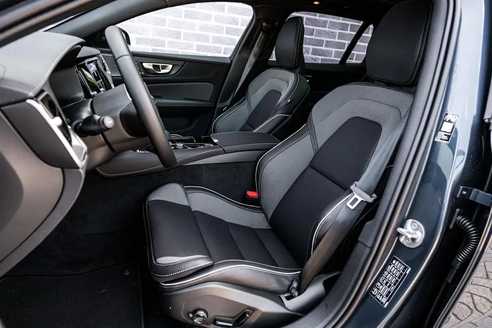 Volvo V60 T6 Plug-in hybrid AWD Ultra Dark uit 2026, foto 7