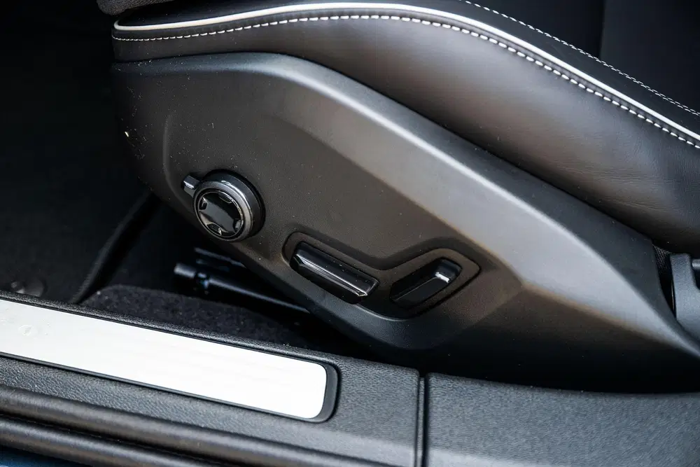 Volvo V60 T6 Plug-in hybrid AWD Ultra Dark uit 2026, foto 8
