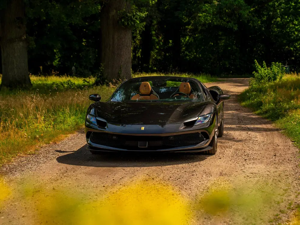 Ferrari 296 GTS 3.0 V6 uit 2024, foto 15