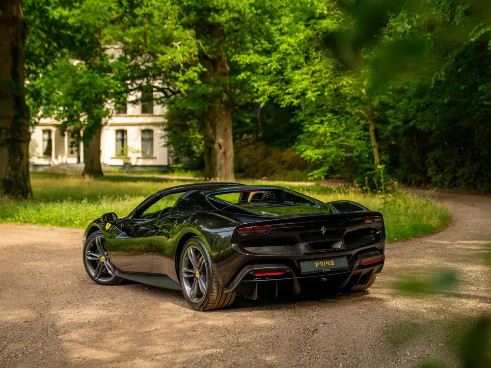 Ferrari 296 GTS 3.0 V6 uit 2024, foto 4