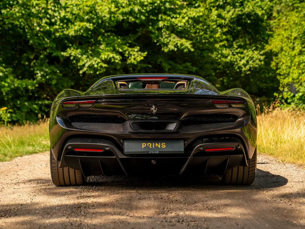 Ferrari 296 GTS 3.0 V6 uit 2024, foto 5