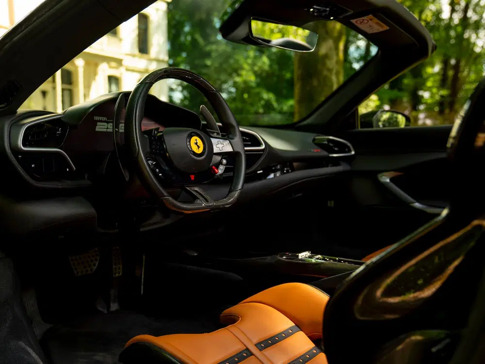 Ferrari 296 GTS 3.0 V6 uit 2024, foto 7