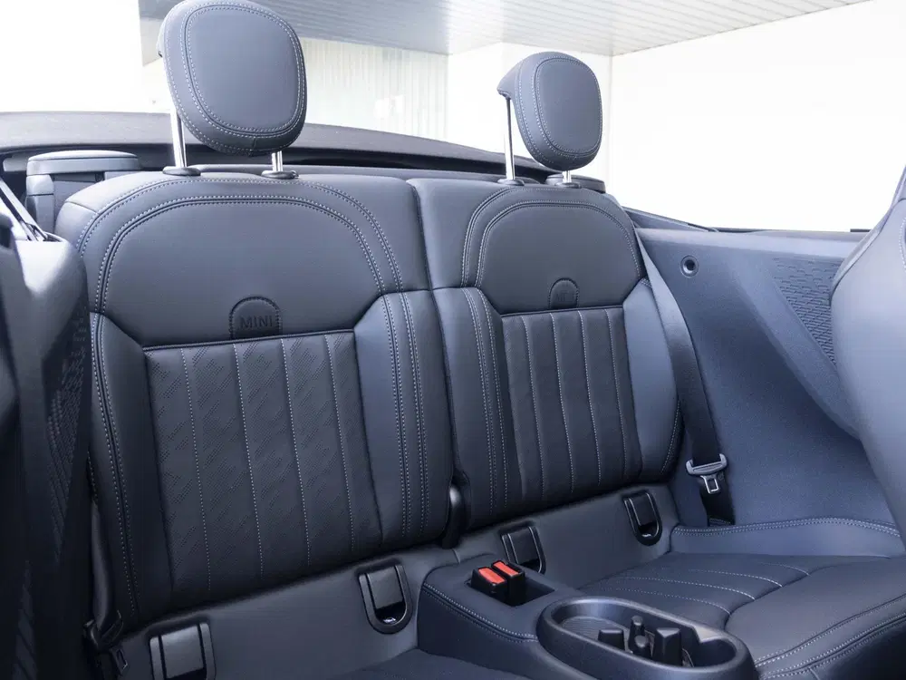 Mini Cabrio Cooper C John Cooper Works Trim uit 2026, foto 12