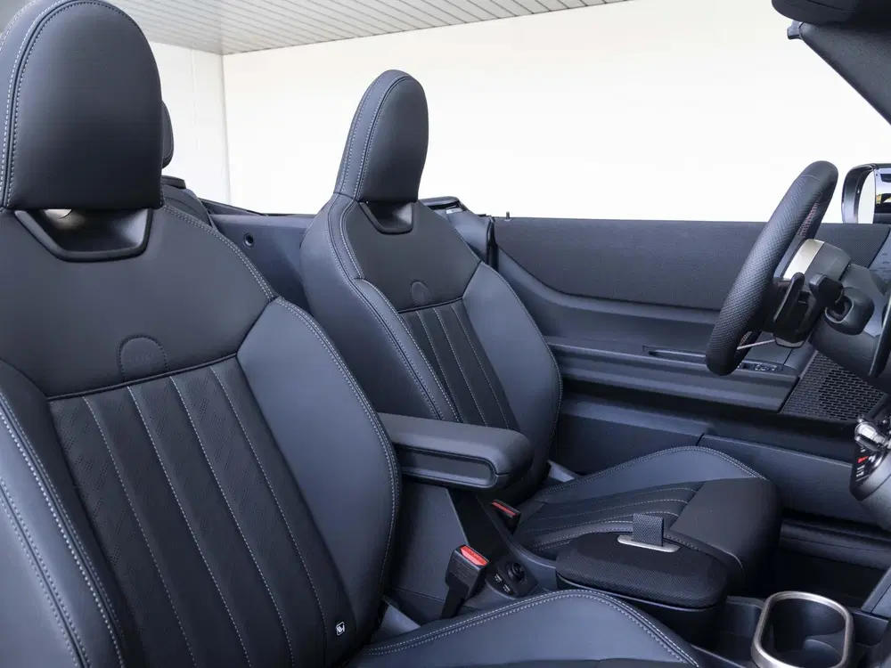 Mini Cabrio Cooper C John Cooper Works Trim uit 2026, foto 4