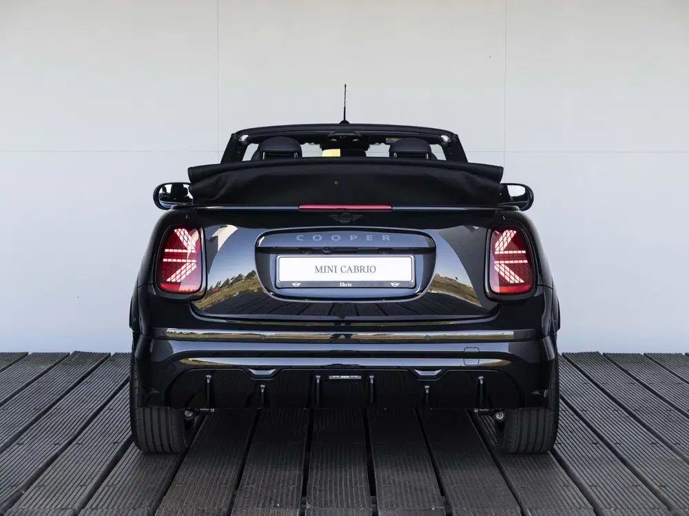 Mini Cabrio Cooper C John Cooper Works Trim uit 2026, foto 9