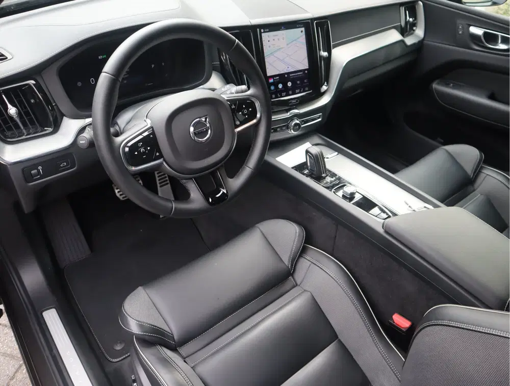 Volvo XC60 2.0 B4 R-Design Navi uit 2022, foto 12