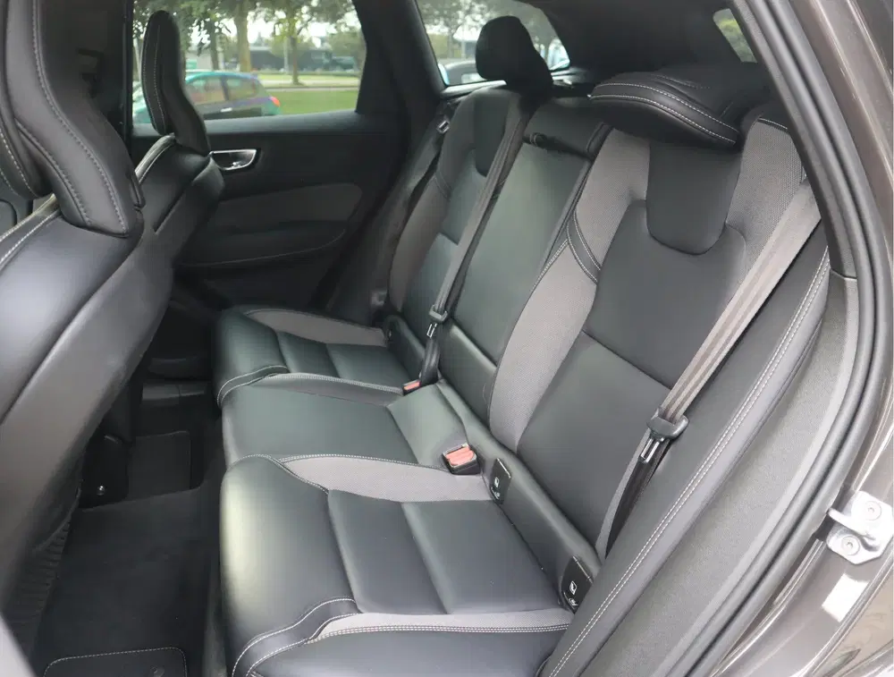 Volvo XC60 2.0 B4 R-Design Navi uit 2022, foto 14