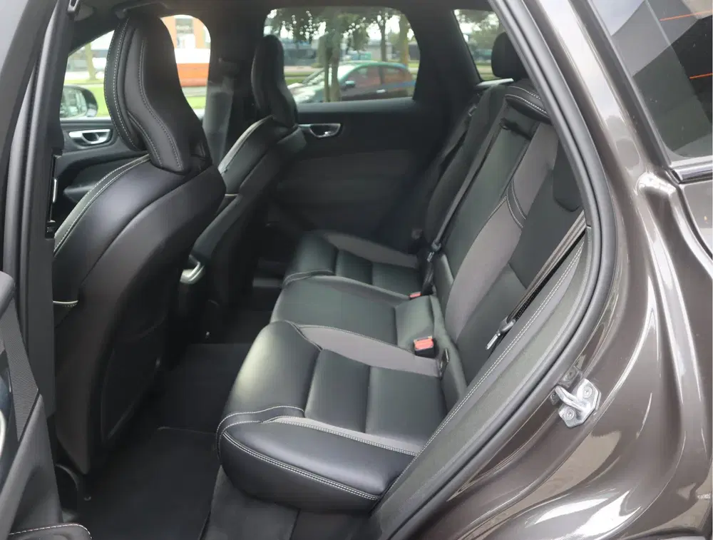 Volvo XC60 2.0 B4 R-Design Navi uit 2022, foto 15