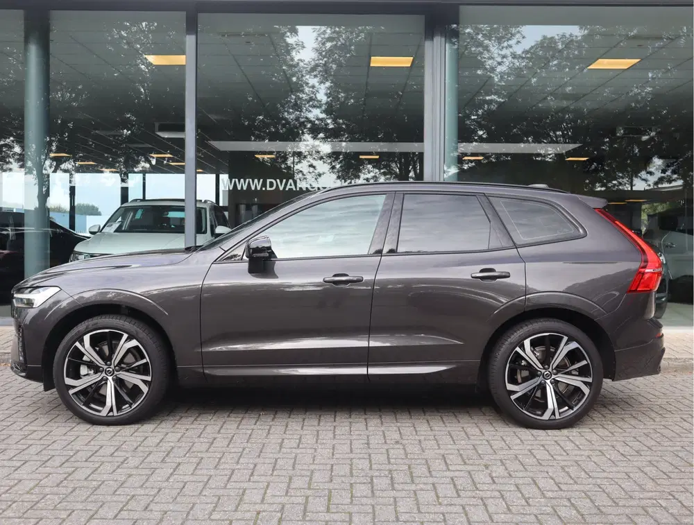 Volvo XC60 2.0 B4 R-Design Navi uit 2022, foto 2