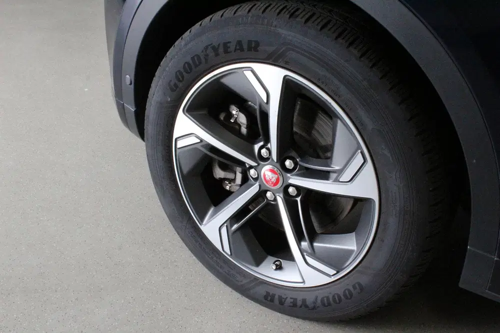 Jaguar E-Pace 1.5 P300e AWD R-Dynamic SE uit 2021, foto 4