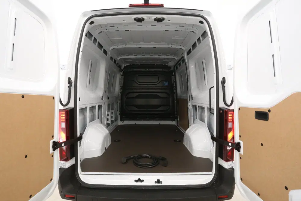 Renault Master E-Tech 3.5t Long Range 87 kWh L2H2 uit 2026, foto 3