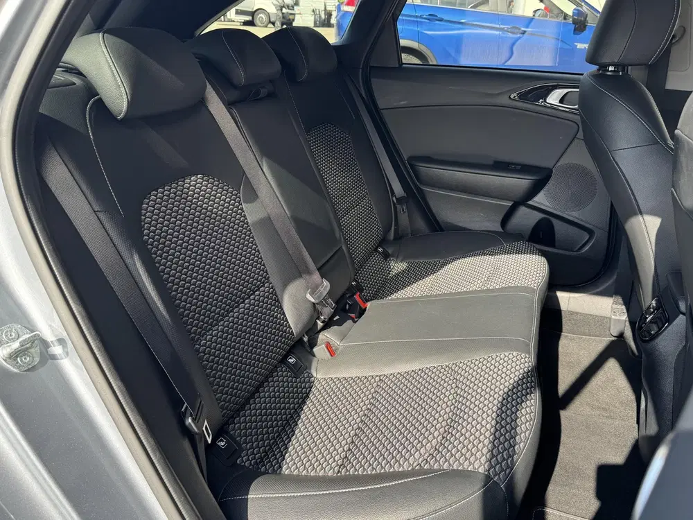 Kia Ceed 1.5 T-GDI DYNAMICPLUSLINE I AUTOMAAT I uit 2024, foto 11
