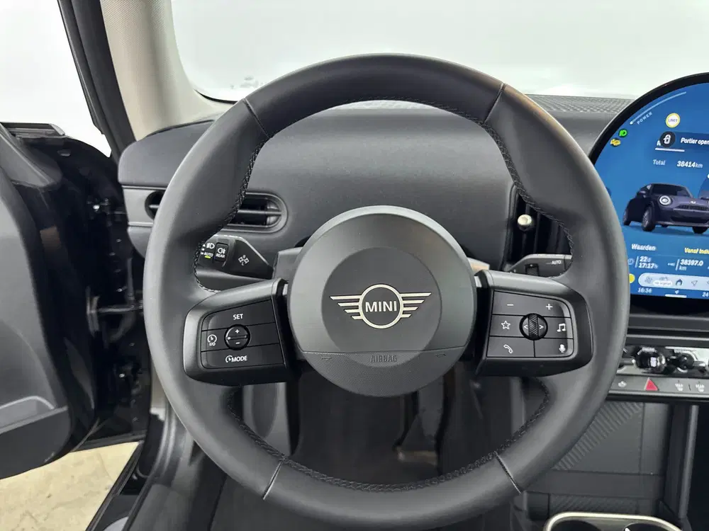 Mini Hatchback Cooper C Essential Automaat uit 2025, foto 14