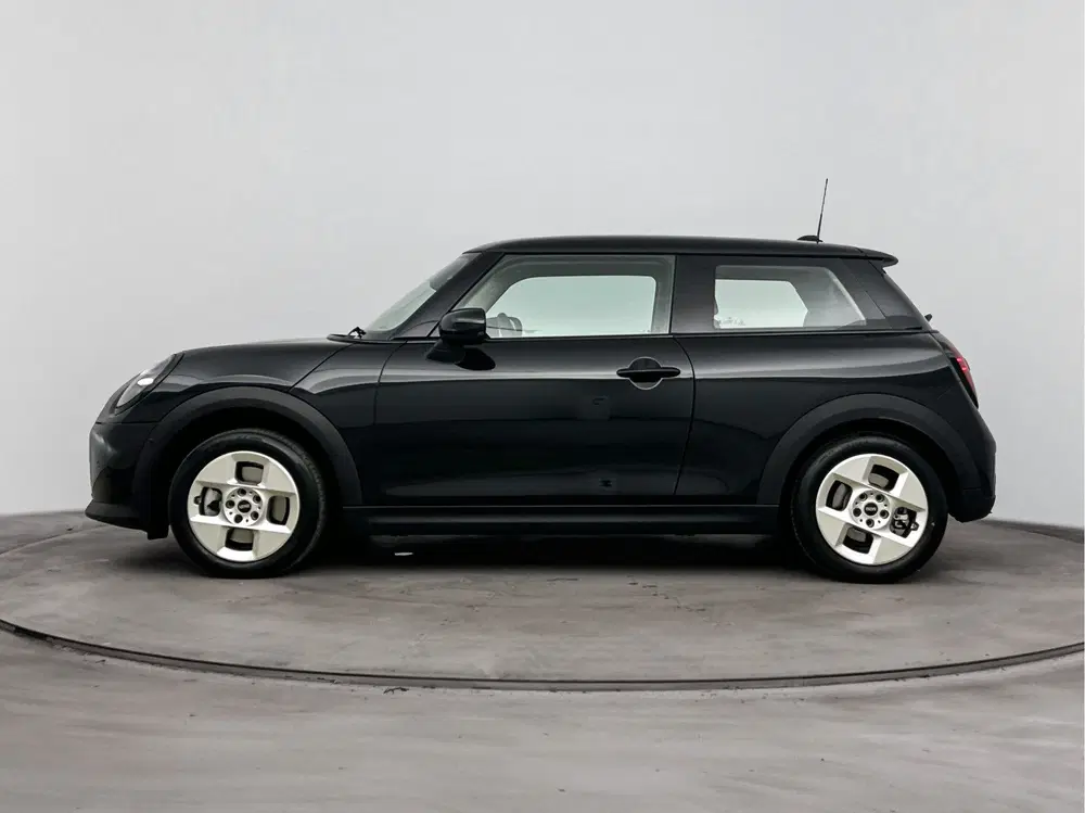 Mini Hatchback Cooper C Essential Automaat uit 2025, foto 2