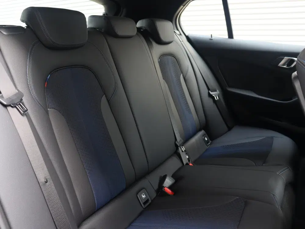 BMW 1-serie 5-deurs 120i uit 2022, foto 10