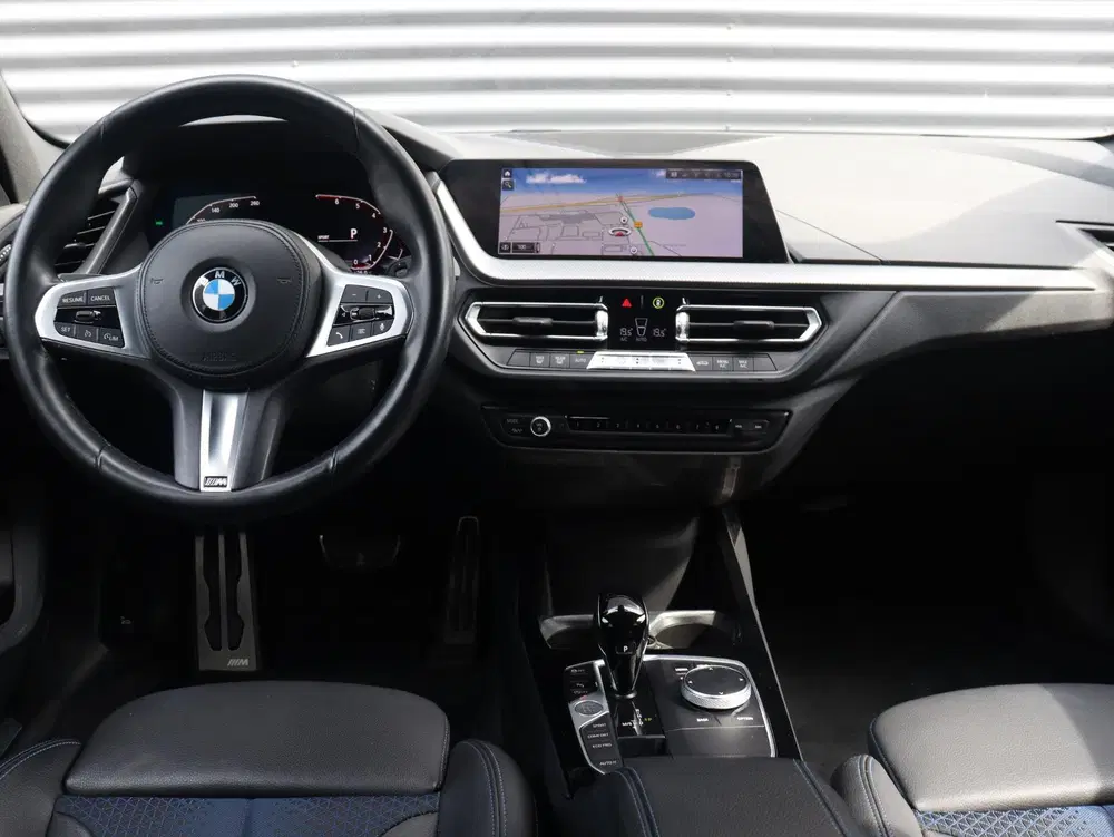 BMW 1-serie 5-deurs 120i uit 2022, foto 11