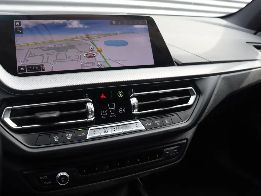 BMW 1-serie 5-deurs 120i uit 2022, foto 14