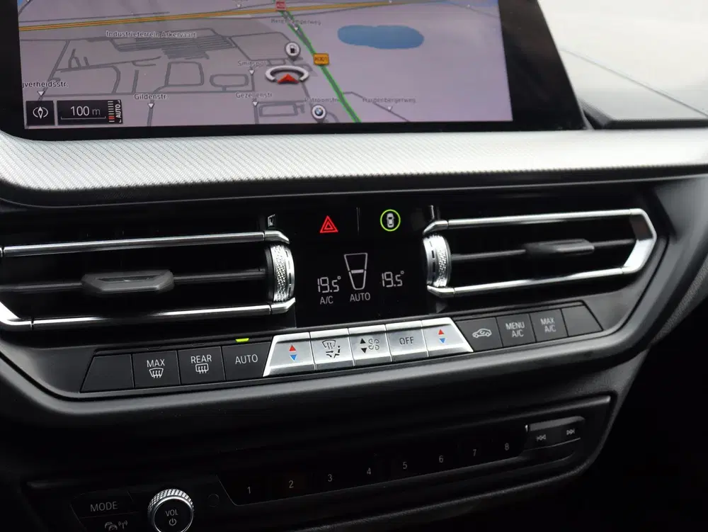 BMW 1-serie 5-deurs 120i uit 2022, foto 15