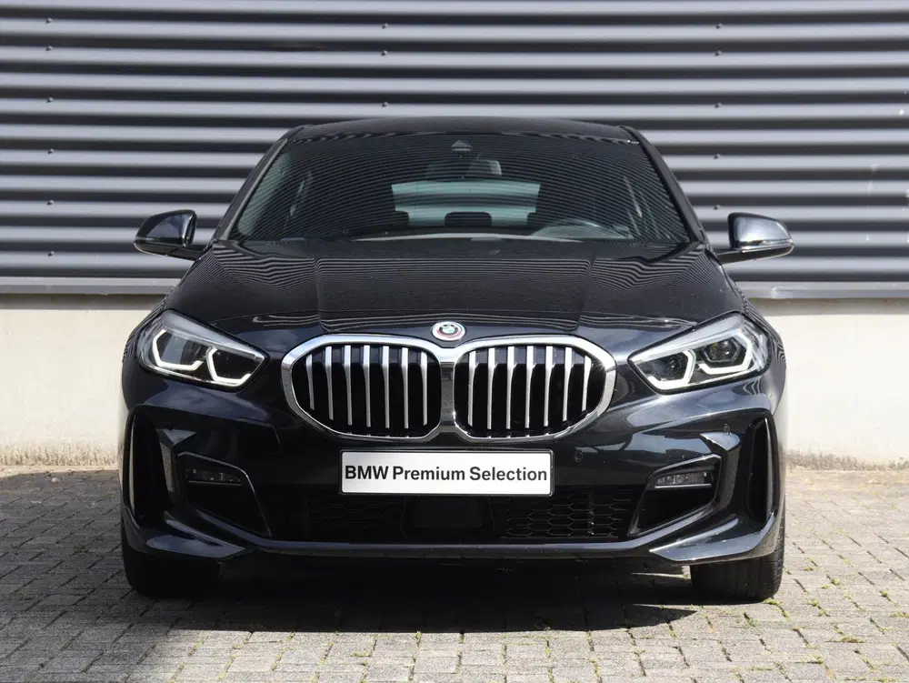 BMW 1-serie 5-deurs 120i uit 2022, foto 3